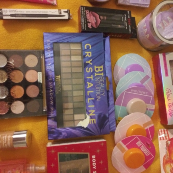 Beauty care package - Picture 3 of 5